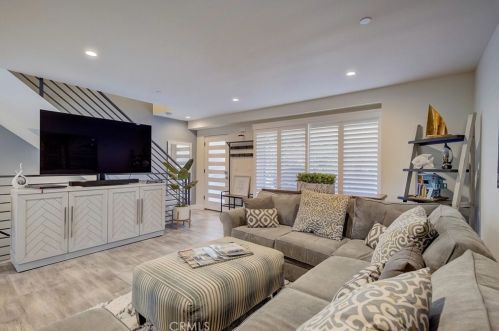 6152 Pacific Coast Hwy, Redondo Beach CA  90277-5906 exterior