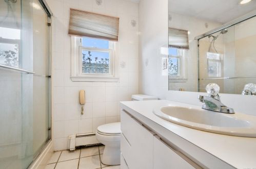 267 Hamilton Ave, North Lindenhurst NY  11757-3813 exterior