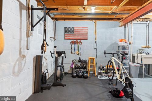 2314 Horseferry Ct, Herndon VA  20191-2718 exterior