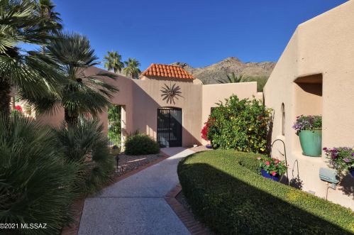 6728 Chapultapec Cir, Tucson, AZ 85750-1001