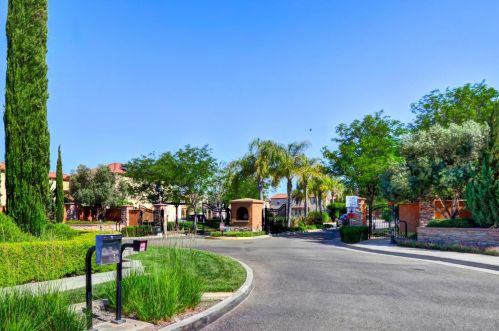 9979 Asilomar Ln, Elk Grove CA  95757-2549 exterior