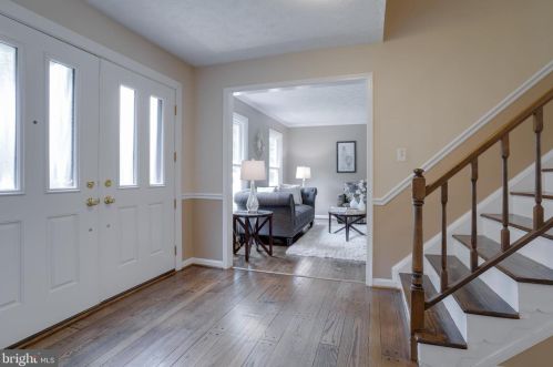 5923 Oakland Park Dr, Springfield, VA 22015-2442