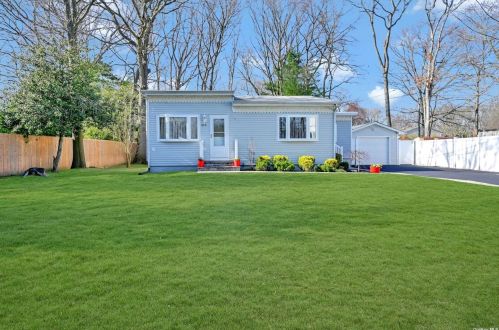 319 Johnson Ave, Hauppauge, NY 11779-6116