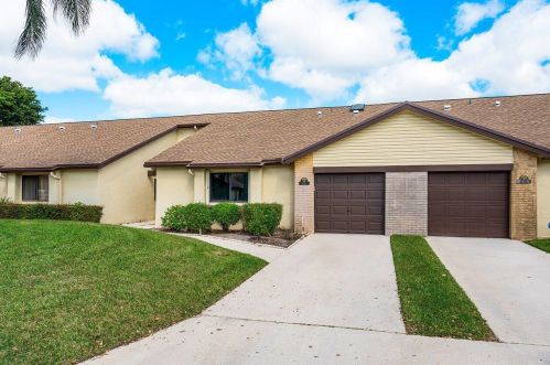 110 Village Walk Dr, West Palm Beach, FL 33411-2995