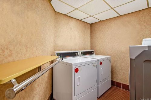 100 High Point Dr, Hartsdale NY  10530-1138 exterior