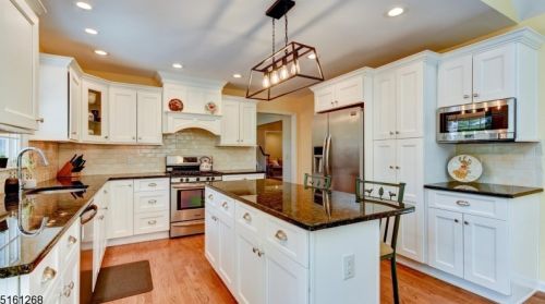 13 Buchannan Way, Flemington NJ  08822-3205 exterior