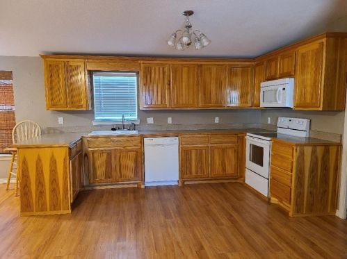 127 Yosemite Dr, Whitney, TX 76692-2279