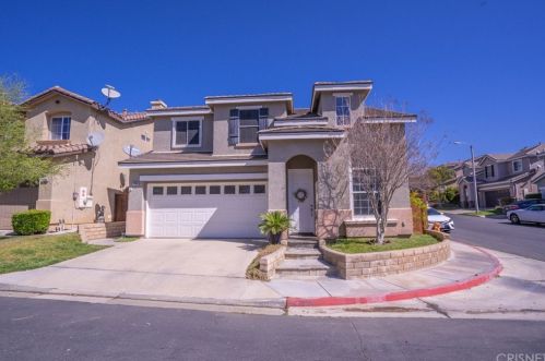 21555 Juniper Ct, Santa Clarita, CA 91350-4439
