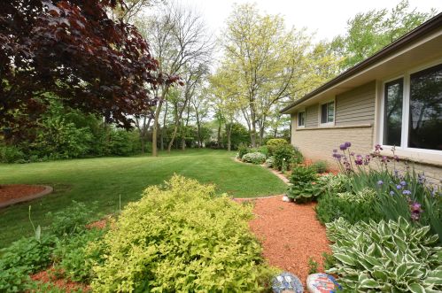 15540 Glendale Dr, Waukesha, WI 53151-2920