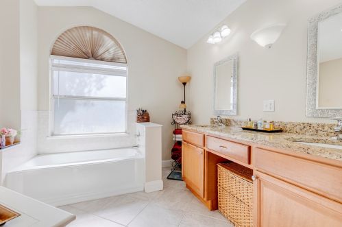 909 Fulton Way, Sebastian FL  32958-5123 exterior