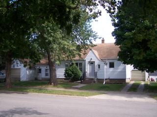 619 Dundee Ave, Waterloo IA  50701-5821 exterior