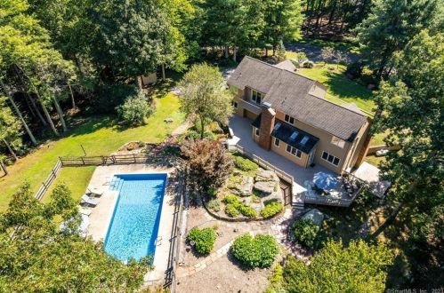 20 Den Rd, New Hartford, CT 06057-3502