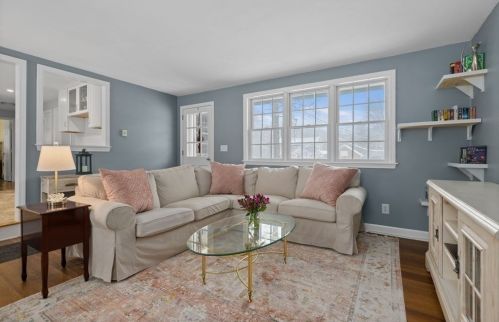 225 Holly Ridge Dr, Hanson, MA 02341-2122