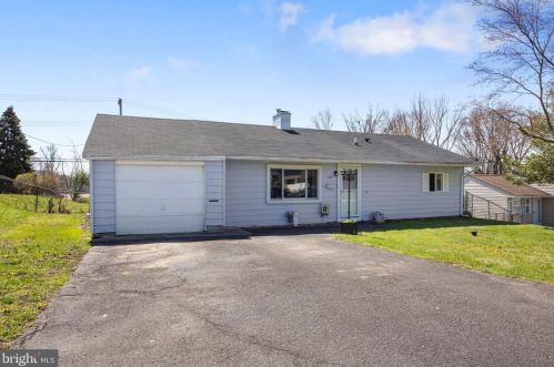 408 Trenton Rd, Fairless Hills, PA 19030-2806