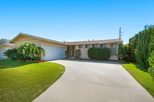 6928 San Bernardo Cir, Buena Park, CA 90620-3712