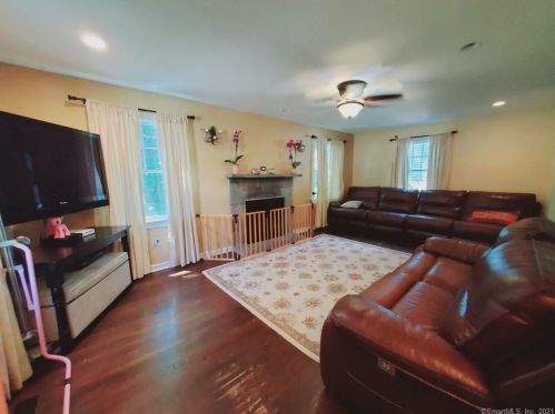 2 Camore St, Stamford CT  06905-3505 exterior