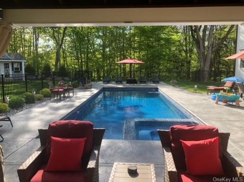 71 Leroy Rd, Chappaqua, NY 10514-3209
