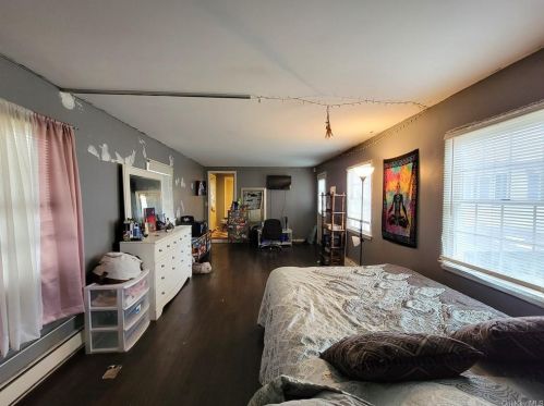 1 Starhaven Ave, Middletown NY  10940-4617 exterior