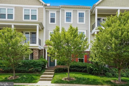 102 Anthem Ave, Herndon, VA 20170-5161