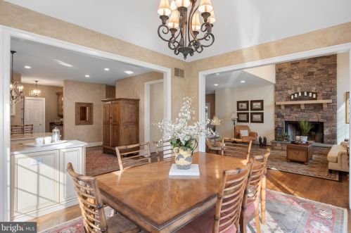 466 Black Swan Ln, Berwyn PA  19312-1908 exterior