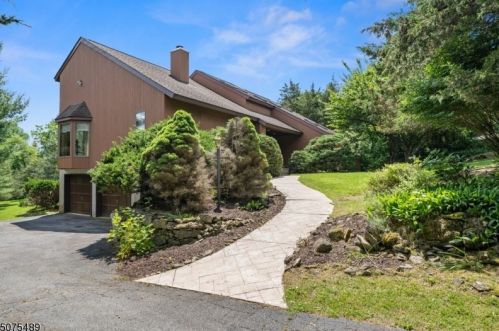 26 Old Pond Ln, Andover, NJ 07821-2048