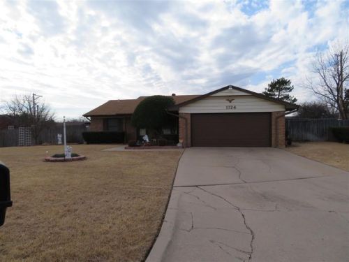 1724 Crosby Park Blvd, Lawton, OK 73505-2925
