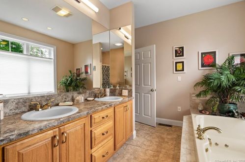 1 Reservoir Dr, Wallingford CT  06492-1862 exterior