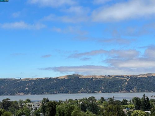 1755 Lindo St, Benicia CA  94510-2342 exterior