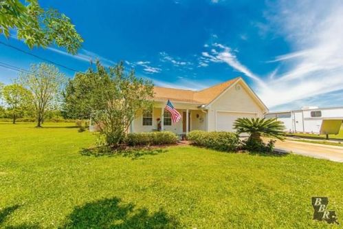 121 Elton John Ct, Schriever, LA 70395-4317