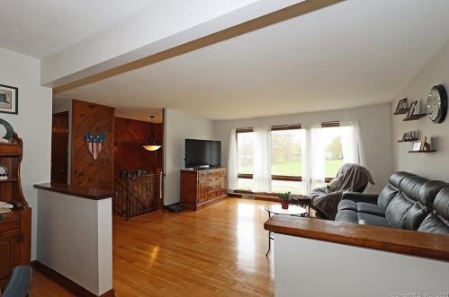 15 Benneville Rd, Milford CT  06461-2432 exterior