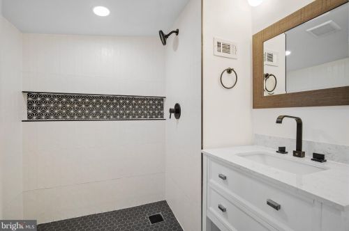 5010 Brooks St, Washington DC  20019-5318 exterior