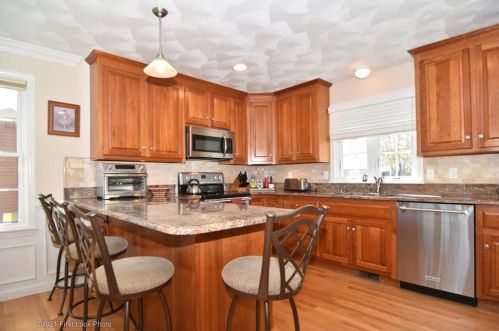 44 Boulevard Ave, Lincoln RI  02865-2108 exterior