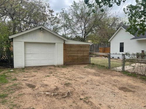 7216 Pawnee Trl, Fort Worth TX  76135-3923 exterior