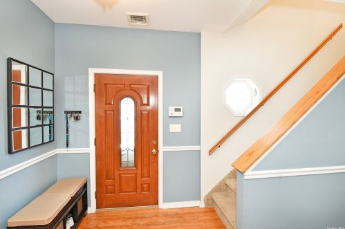 48 Lake St, North Lindenhurst NY  11757-5815 exterior