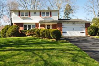 1390 Hickory Rd, Macungie, PA 18062-9413