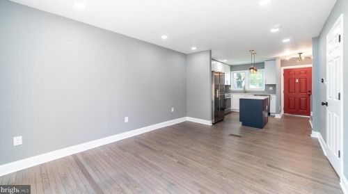 1306 Barnaby Ter, Washington, DC 20032-4305