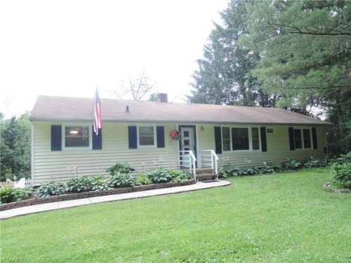 9061 Fairmount Rd, Russell Township, OH 44072
