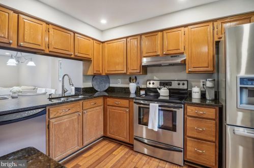 8518 Blue Rock Ln, Lorton VA  22079-3062 exterior
