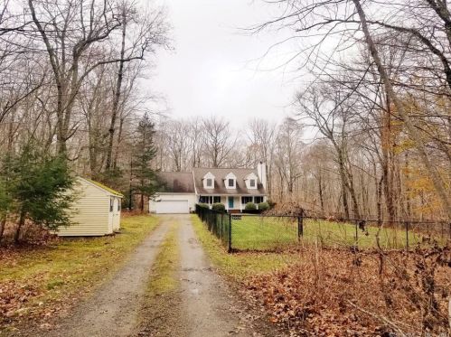 1909 Center Groton Rd, Gales Ferry, CT 06339-1606