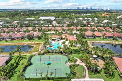 9433 Isla Bella Cir, Bonita Springs FL  34135-7276 exterior