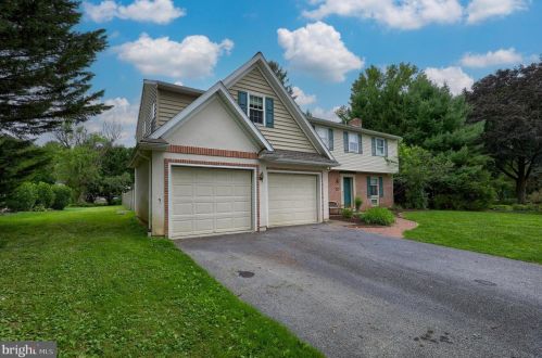 2834 Fiddlers Green Rd, Lancaster, PA 17601-3427