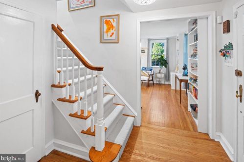100 Haws Ln, Flourtown, PA 19031-2062