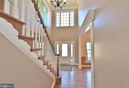 5736 Waterloo Bridge Cir, Haymarket, VA 20169-8126