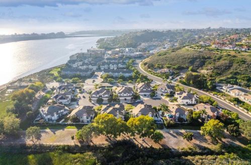 4712 Bryce Cir, Carlsbad CA  92008-4289 exterior