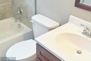 4537 Knoll Dr, Woodbridge VA  22193-5258 exterior