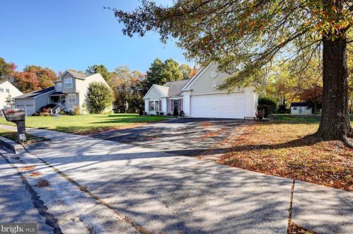 102 Falmouth Way, Dover DE  19904-5391 exterior