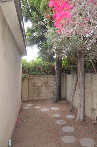 17 Merit Park Dr, Gardena CA  90247-3839 exterior