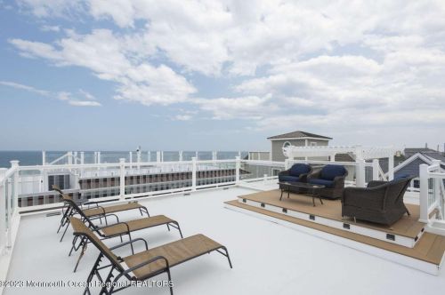 5 Fort Ave, Pelican Island NJ  08751-1512 exterior