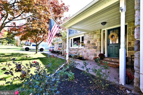 1472 Timberline Dr, Pottstown PA  19465-7234 exterior