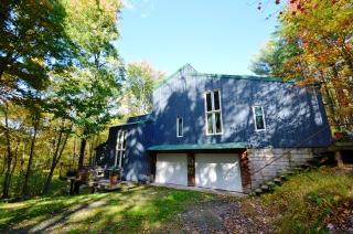 586 Sunshine Rd, Mocanaqua, PA 18655-2922